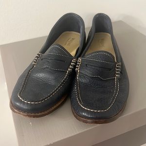 EUC G.H. Bass & Co. Weejuns Navy blue handcrafted leather loafers Size 9